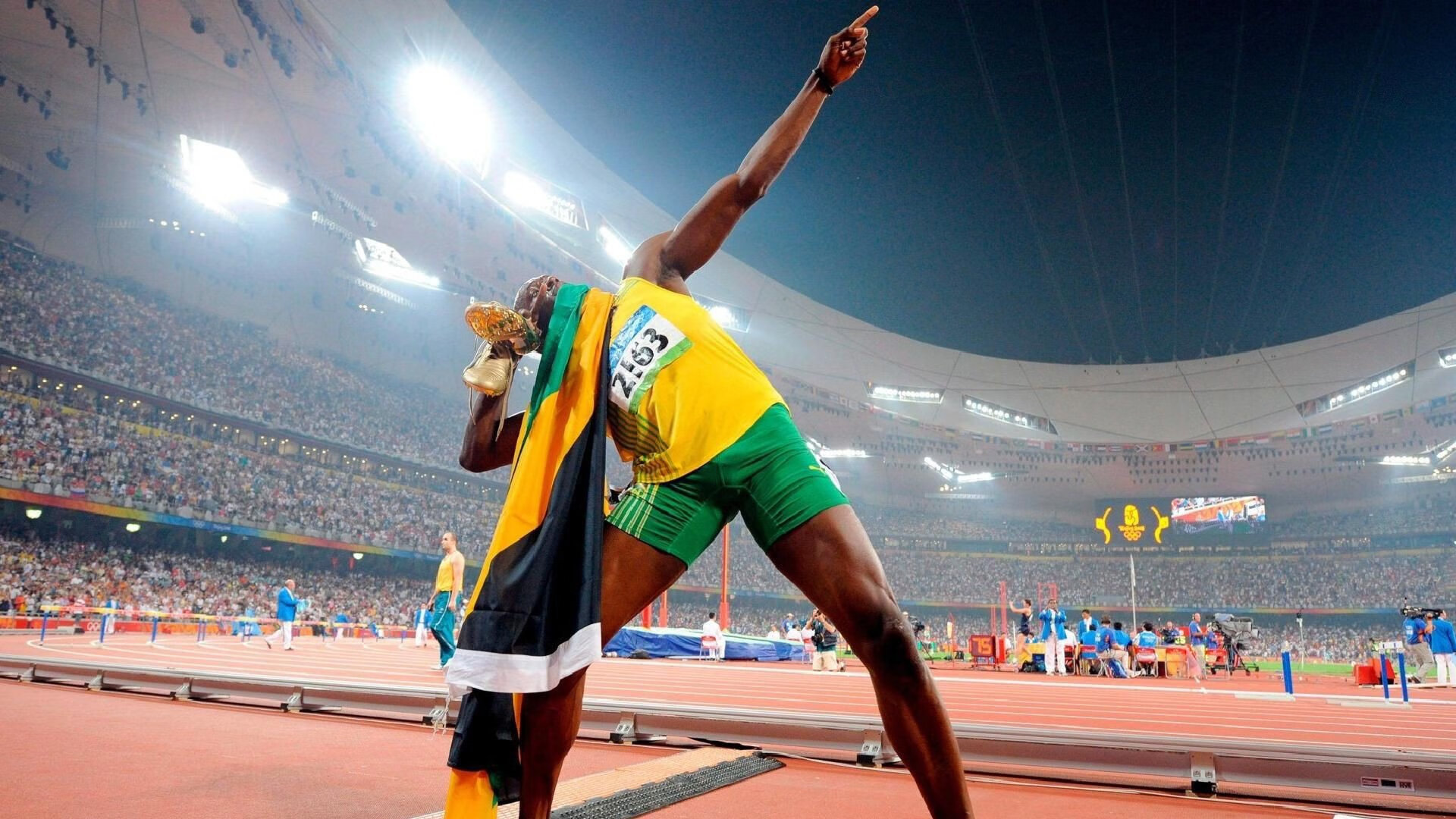 赛道与球场，极速逆转的双重奏