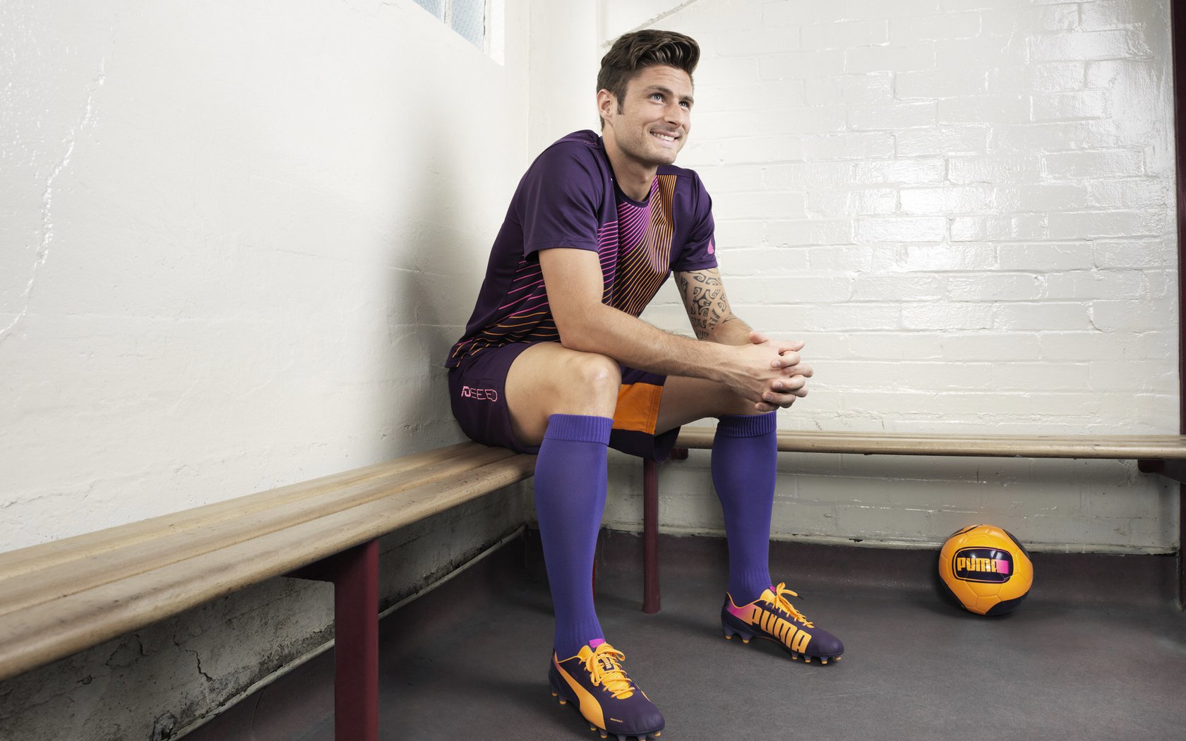 红牛二队轻取法拉利，汉密尔顿如何扛起全队的战略与精神